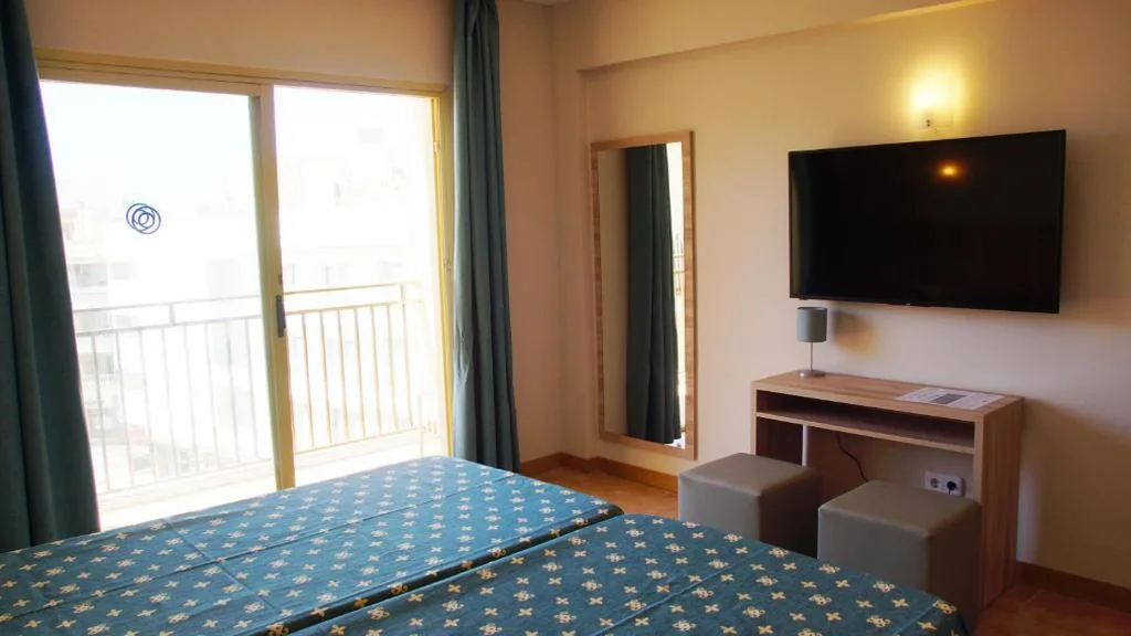 Habitación Doble con balcón - 1 o 2 camas — Hotel Iris - Only Adults
