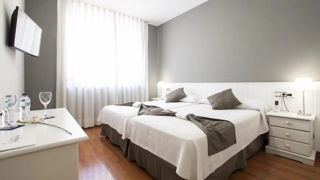 Chambre double - 2 lits — Hotel Isabel de Segura