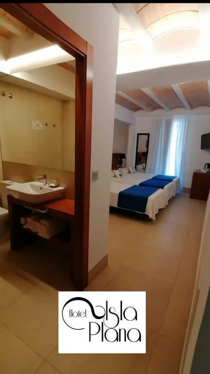 Camera tripla Comfort con doccia — HOTEL ISLA PLANA