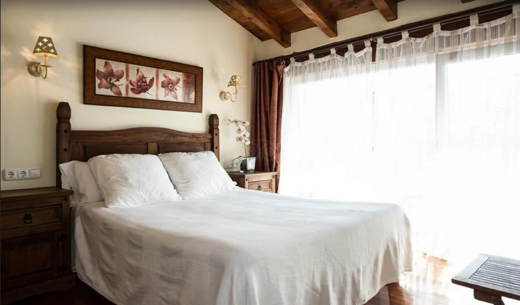 Camera Matrimoniale Superior con vista sulla città — Hotel Itxas Gain Getaria