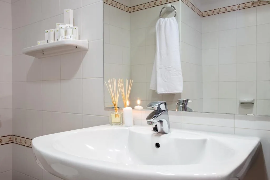 Habitación Doble con cama supletoria (2 adultos + 1 niño) — Hotel Izán Cavanna