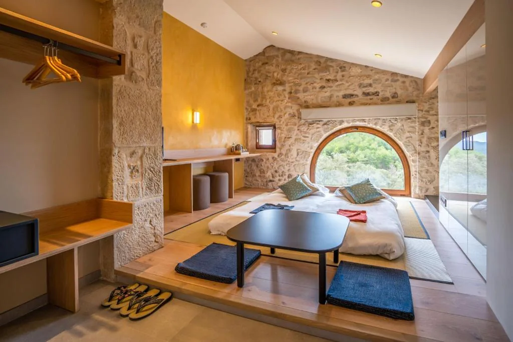 Habitación Doble con vistas a la montaña — Hotel japonès Puigpinós
