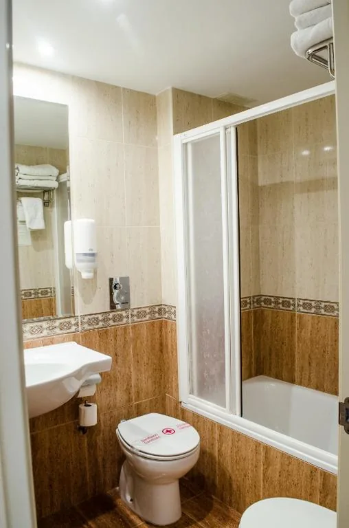 Habitación Doble con balcón - 2 camas — Hotel Jaqués