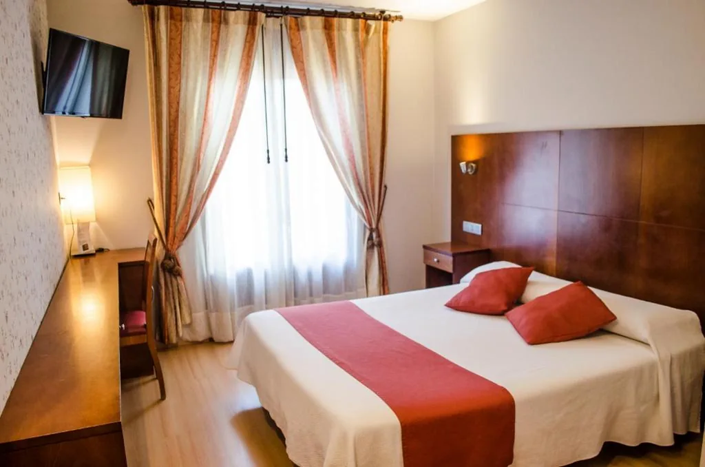Habitación Doble con balcón — Hotel Jaqués