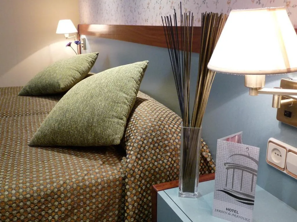 Doppelzimmer mit Zustellbett — Hotel Jardín de Aranjuez