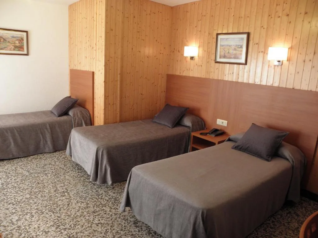 Habitación Triple — Hotel Jardín