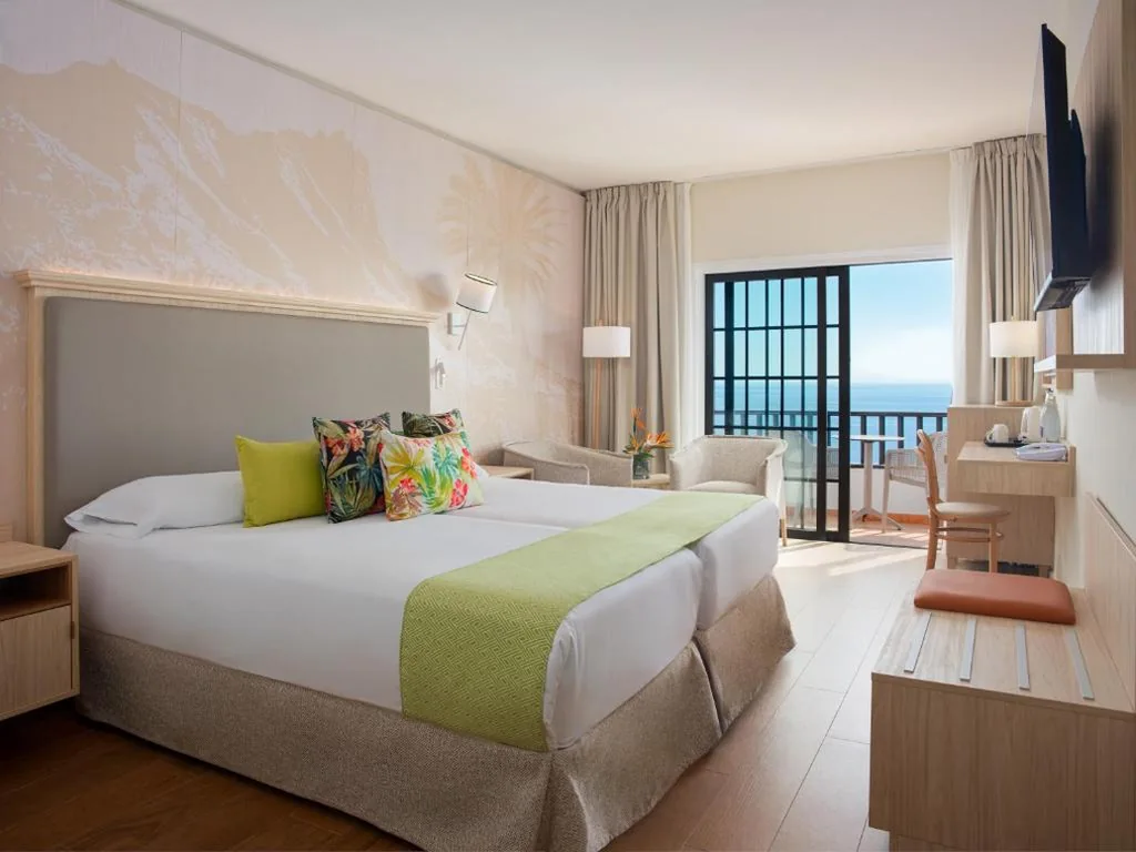 Habitación Doble Horizonte (2 adultos + 1 niño) — Hotel Jardín Tecina