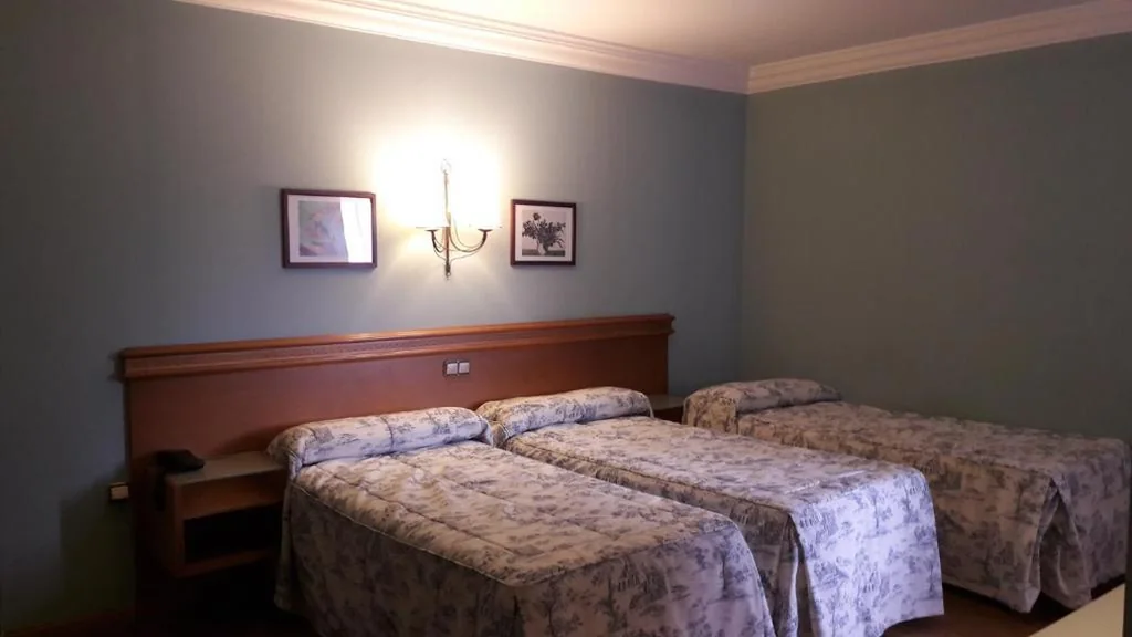 Habitación Triple — Hotel Juan Carlos I