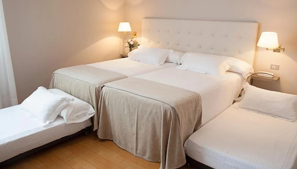 Camera quadrupla — Hotel Jucamar