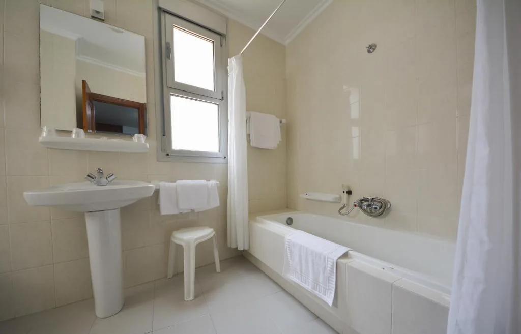 Camera tripla — Hotel Jucamar