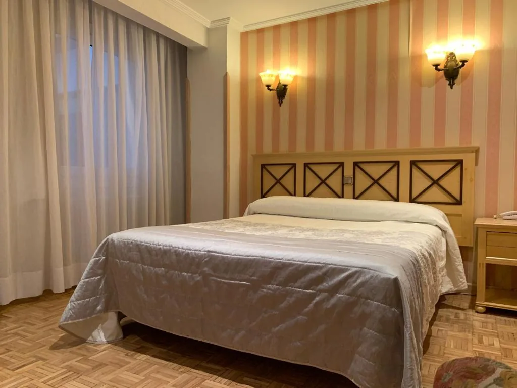 Zimmer mit Doppelbett — Hotel Julia