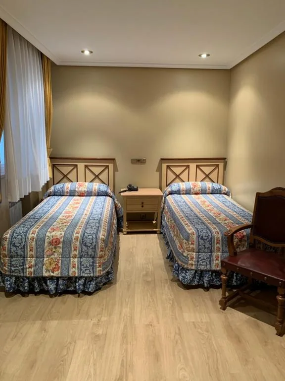 Doppelzimmer mit 2 Einzelbetten — Hotel Julia