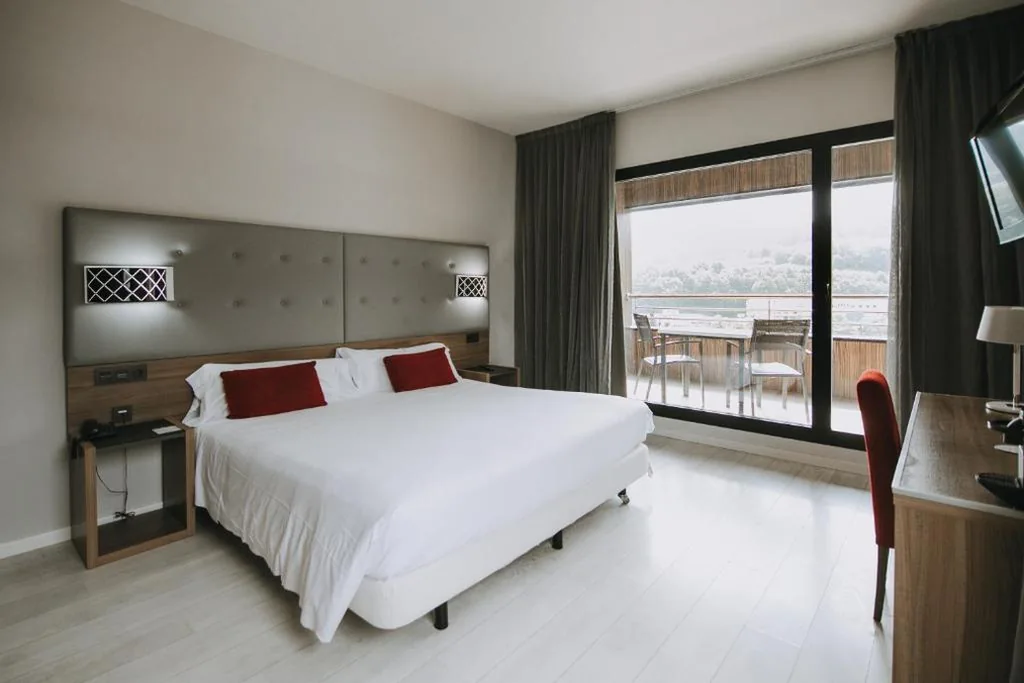 Quarto Duplo com Terraço (2 adultos + 1 criança) — Hotel K10
