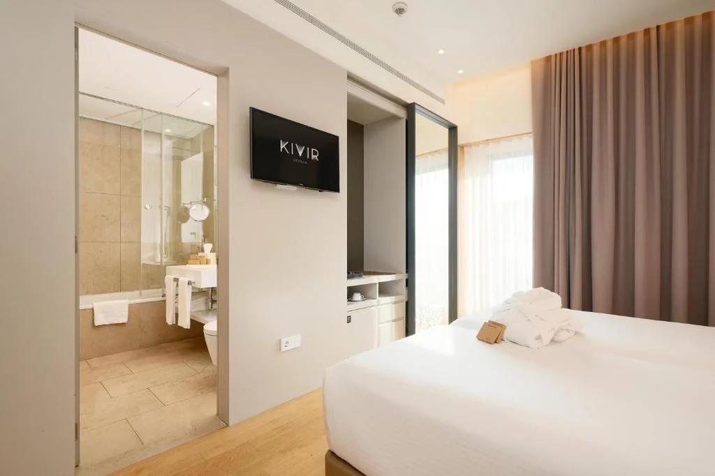 Deluxe tweepersoonskamer - 1 of 2 bedden — Hotel Kivir