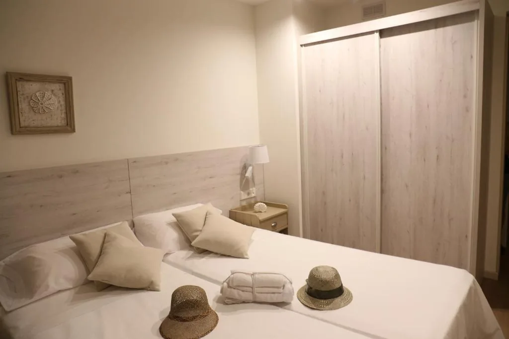 Twin Room — Hotel L'Escala Centre