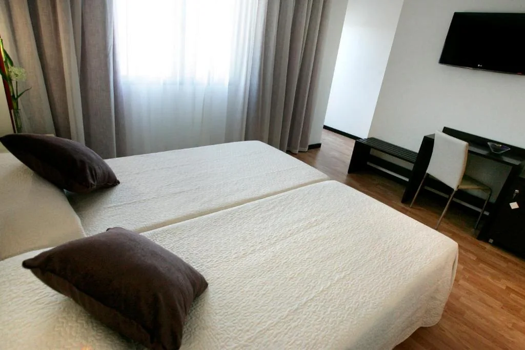 Tweepersoonskamer met extra bed (3 volwassenen) — Hotel La Bastida Toledo