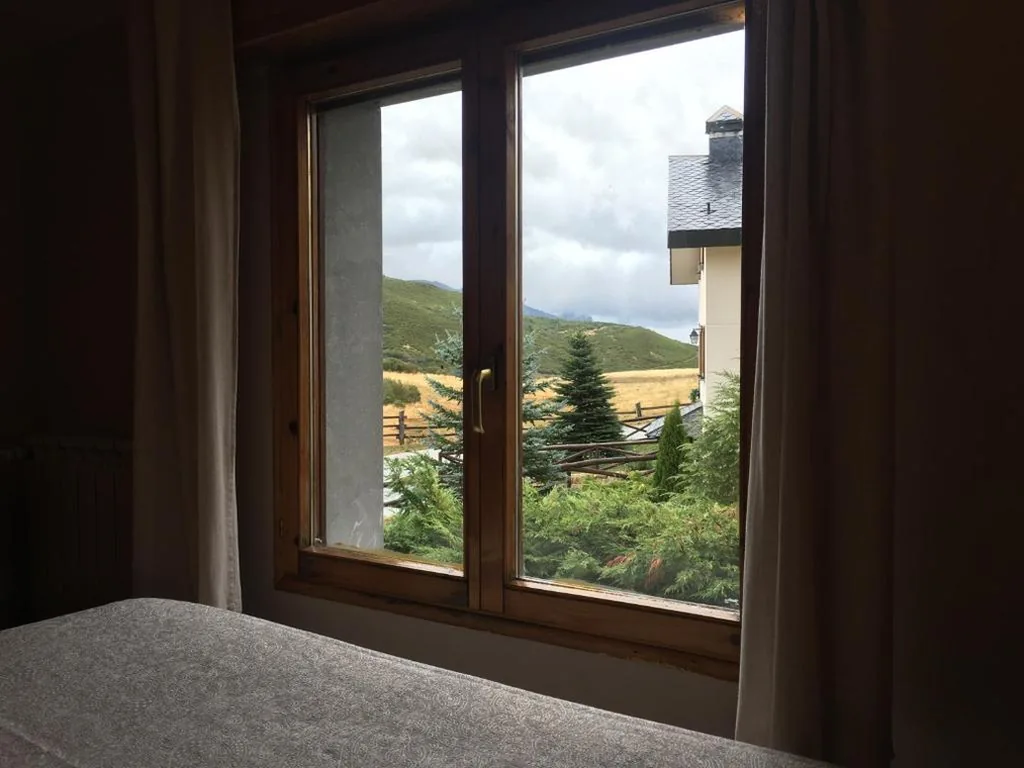 Tweepersoonskamer met 2 bedden — Hotel La Braña