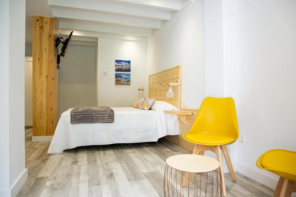 Twin Room with Private Bathroom — Hotel la Caracola Suances