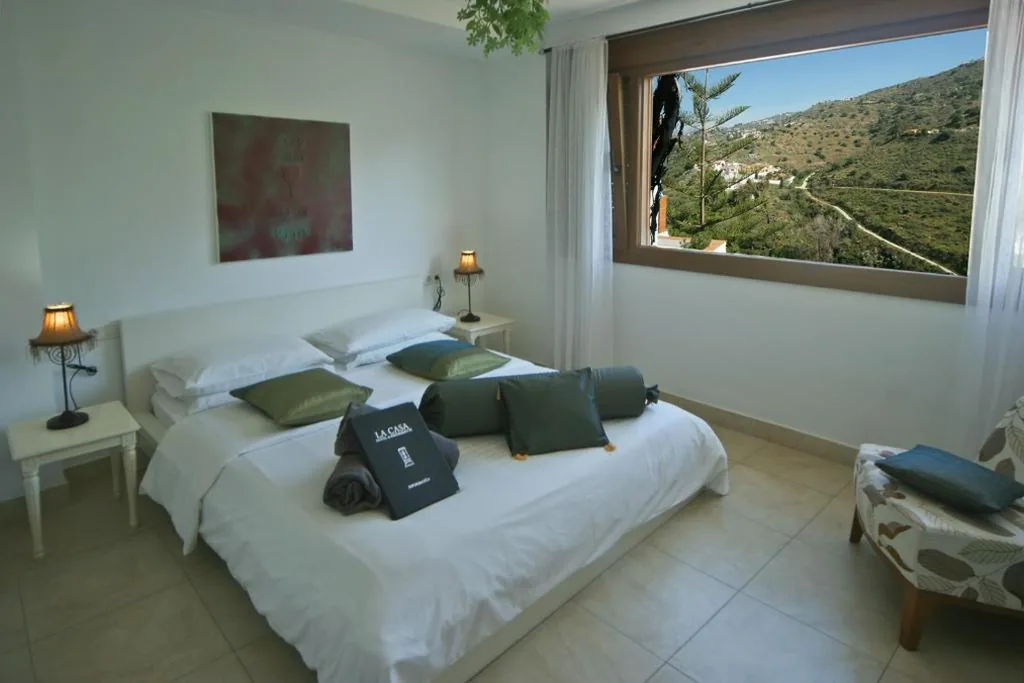 Camera doppia con vista sulle montagne — Hotel La Casa