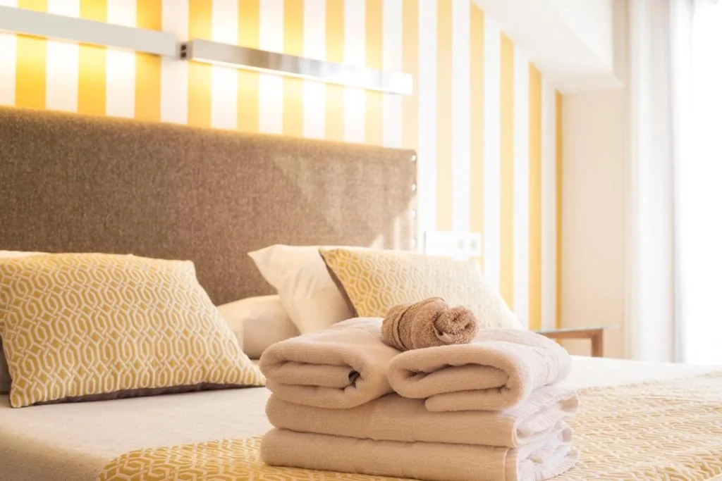 Camera doppia Deluxe con letto aggiuntivo — Hotel La Casona de Llerices
