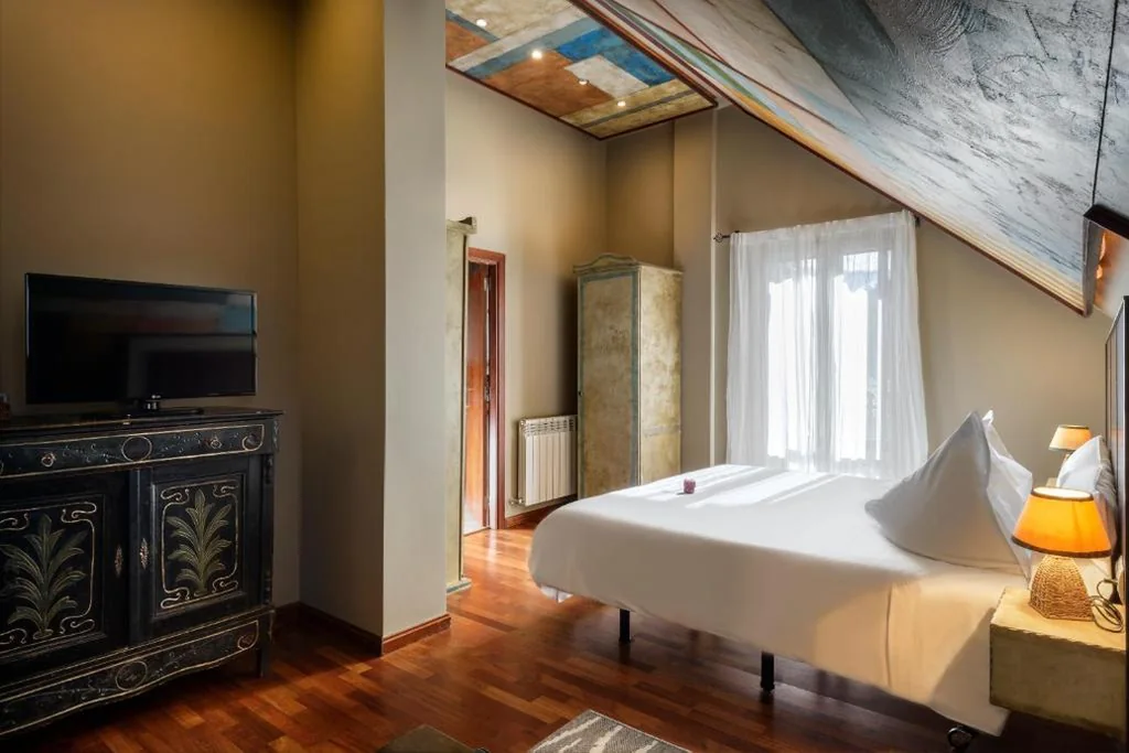 Chambre double supérieure avec vue sur la montagne - 1 ou 2 lits — Hotel La Casueña