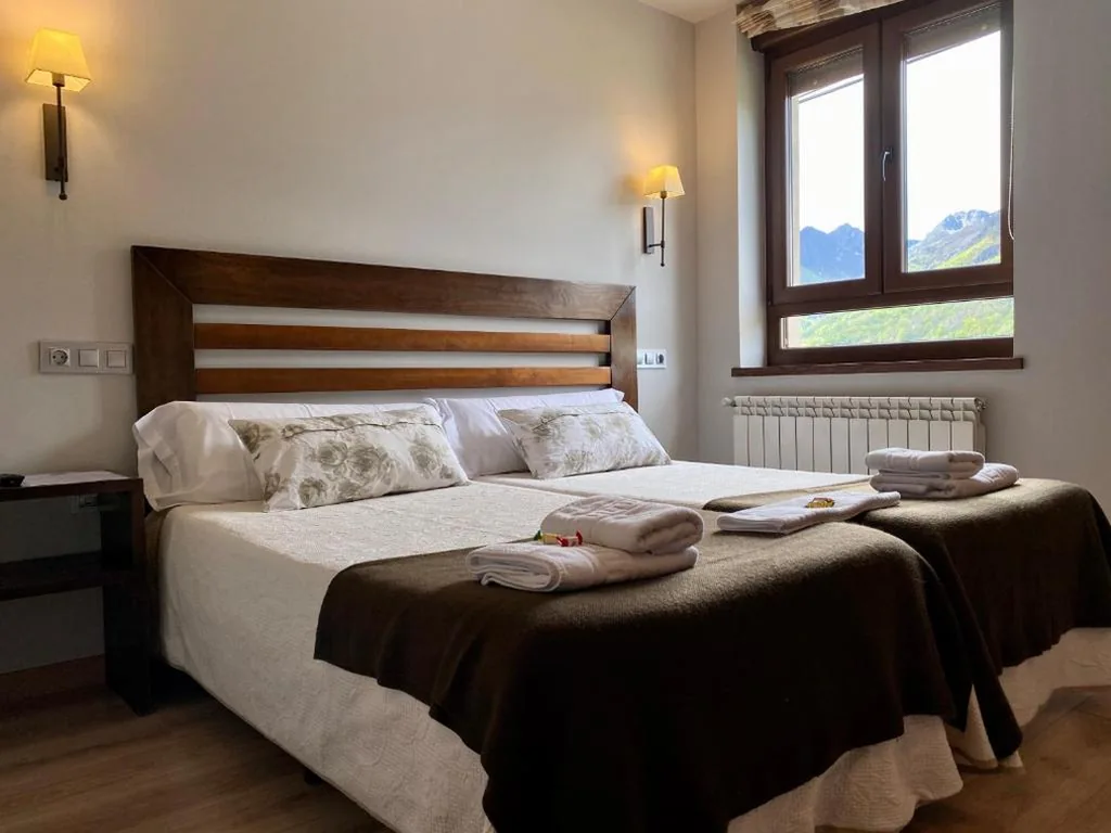 Camera doppia con letti singoli — Hotel La Cuna del Sella