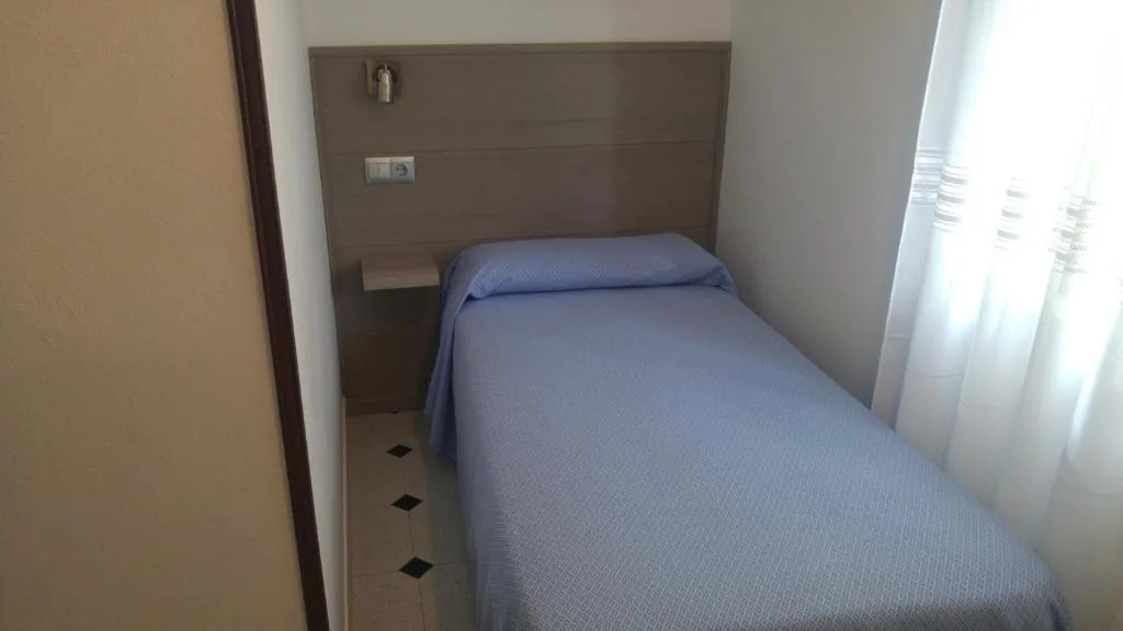 花园景三人间 — Hotel La Encina Celorio Llanes PARKING