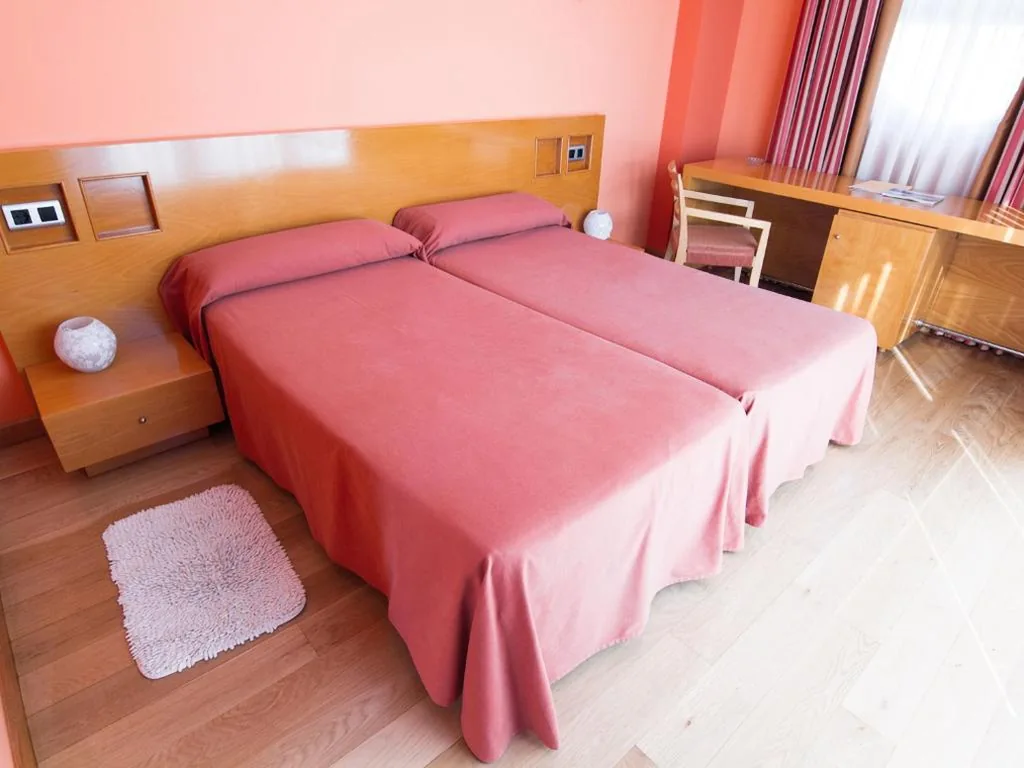 Tweepersoonskamer met 2 bedden — Hotel La Estación de Luanco