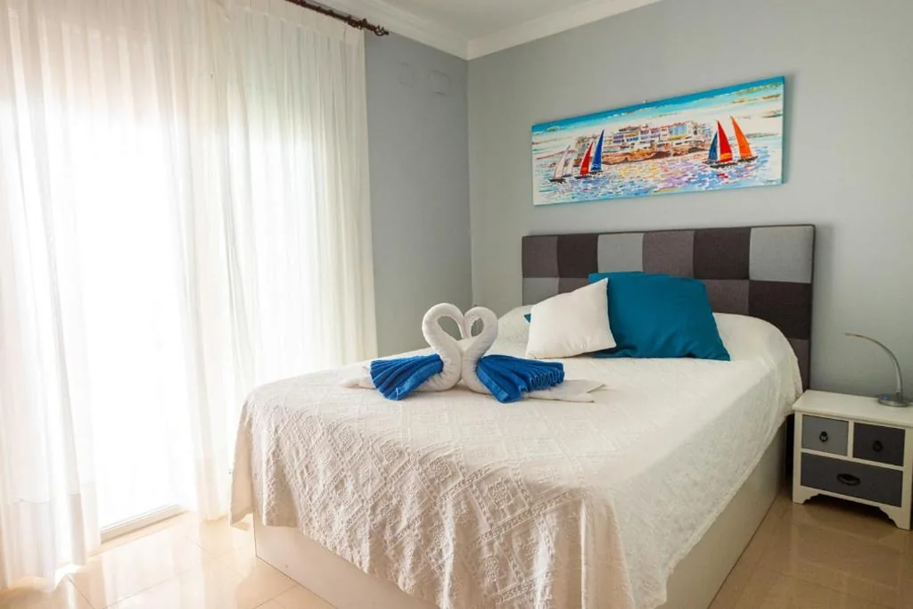 Habitación Doble con balcón y vistas al mar — HOTEL La Estrella del Mediterráneo