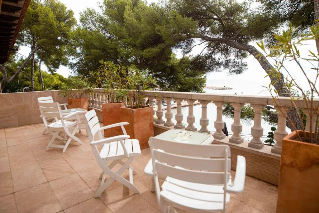 Habitación Doble con balcón y vistas al mar — HOTEL La Estrella del Mediterráneo