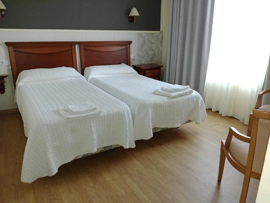 Quarto Duplo Standard com Vista Jardim - 2 camas — Hotel La Farola del Mar