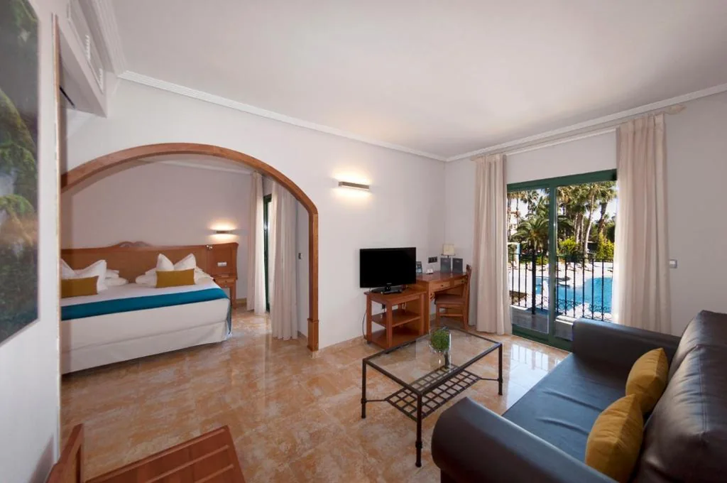 プールビューのジュニアスイート — Hotel La Laguna Spa & Golf