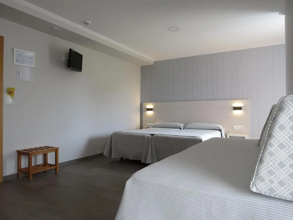 三人间（2位成人＋1名儿童） — Hotel La Lanzada