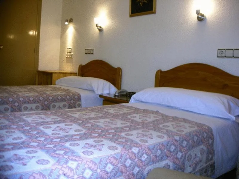 Doppelzimmer mit 2 Einzelbetten — Hotel La Parra
