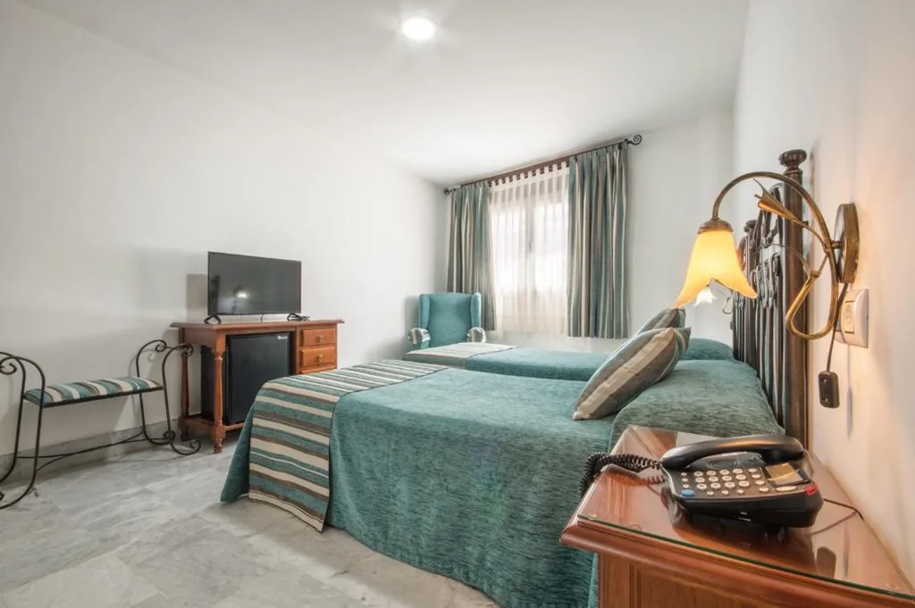 Twin Room — Hotel La Parrita