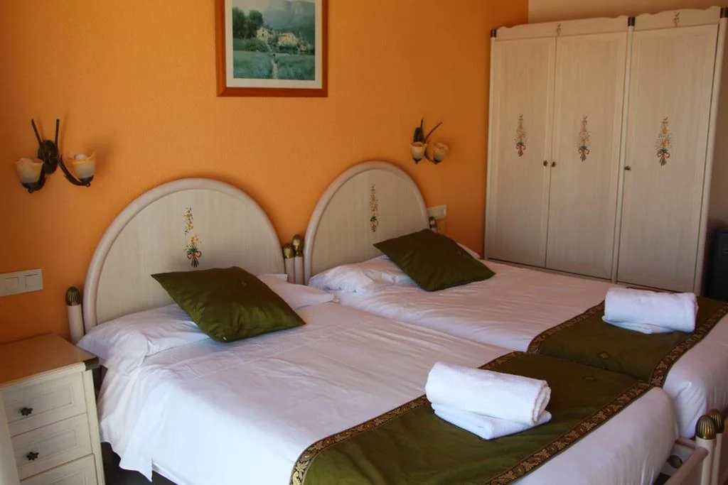 Doppelzimmer mit Meerblick und 2 Betten — Hotel La Riviera