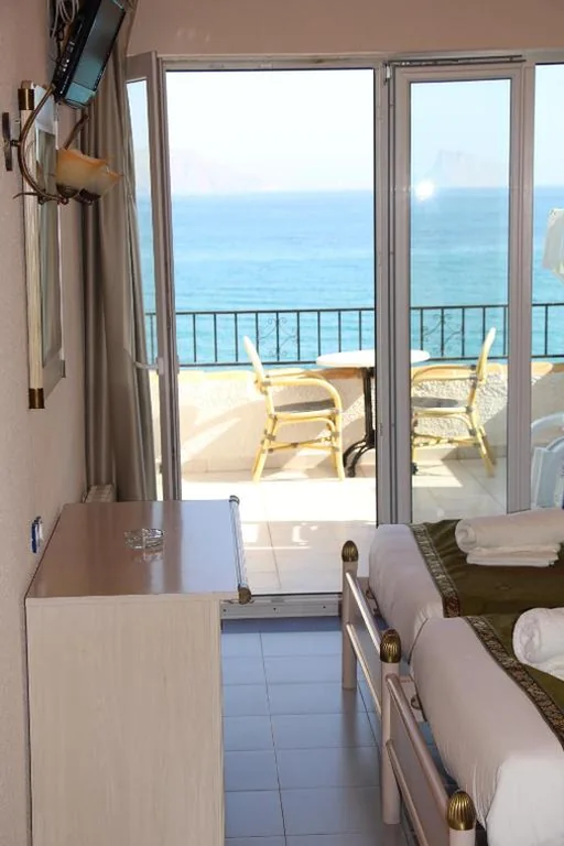 Superior-Doppelzimmer mit Terrasse und Meerblick — Hotel La Riviera