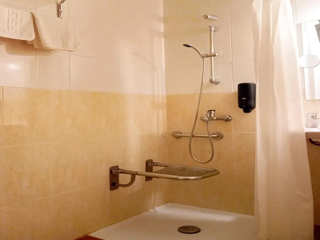 クラシック4人部屋 — Hotel La Rueda 3000