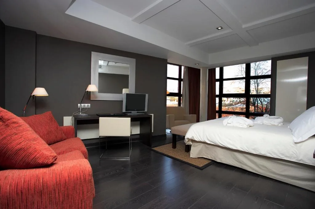 Habitación Doble Superior (2 adultos + 1 niño) — Hotel La Trufa Negra
