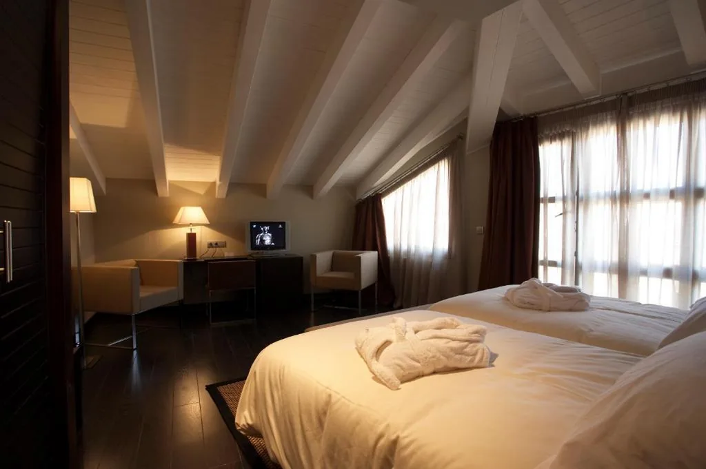 Suite Junior (2 adultos + 2 niños) — Hotel La Trufa Negra