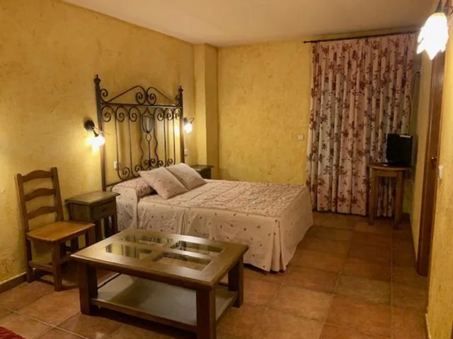 Habitación Triple Clásica — Hotel Langa