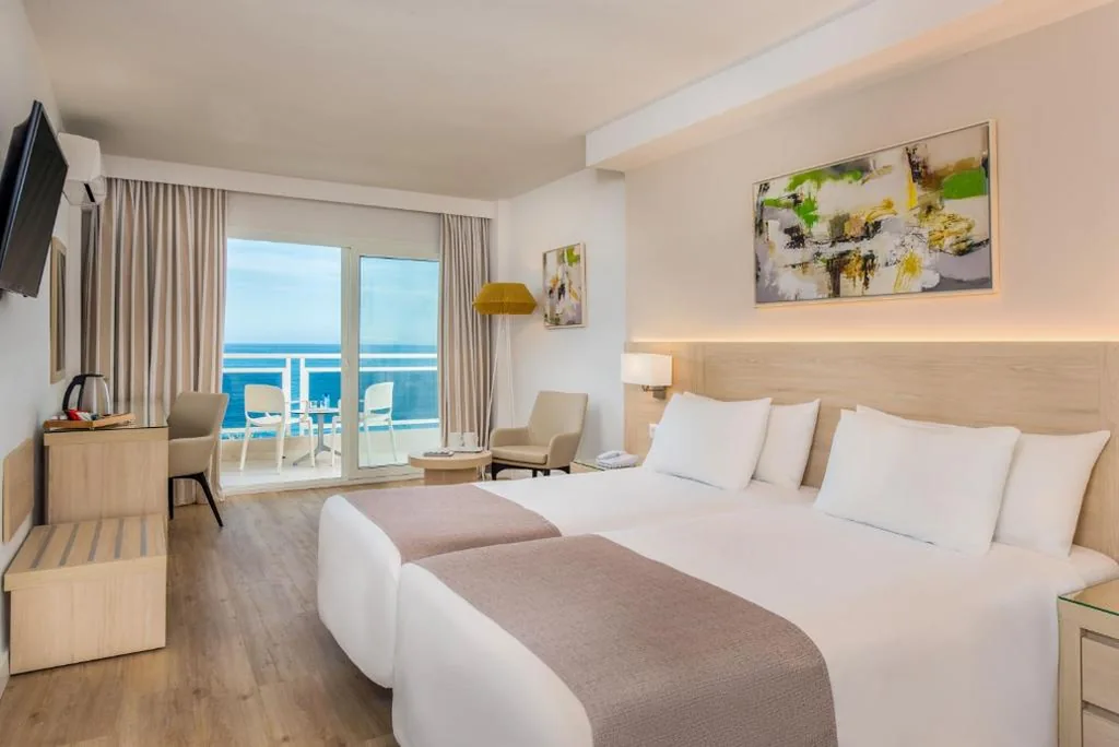 Habitación Prémium con vistas frontales al mar — Hotel Las Arenas, Affiliated by Meliá
