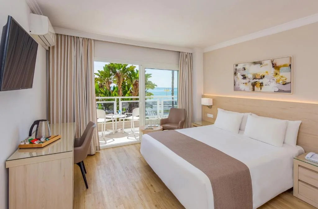 Habitación Superior — Hotel Las Arenas, Affiliated by Meliá