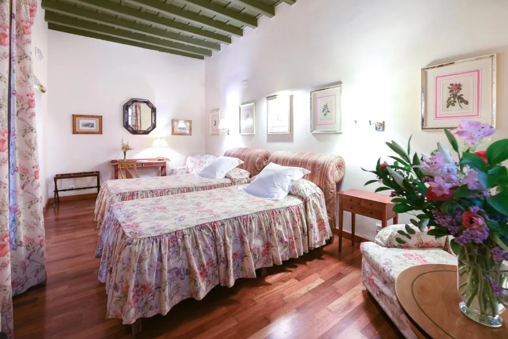 Doppelzimmer mit Whirlpool-Badewanne — Hotel Las Casas de la Judería