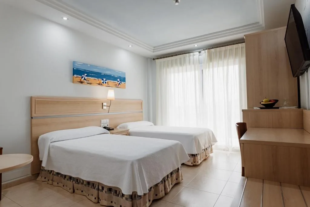 Standard-Doppelzimmer mit Terrasse — Hotel Las Gaviotas