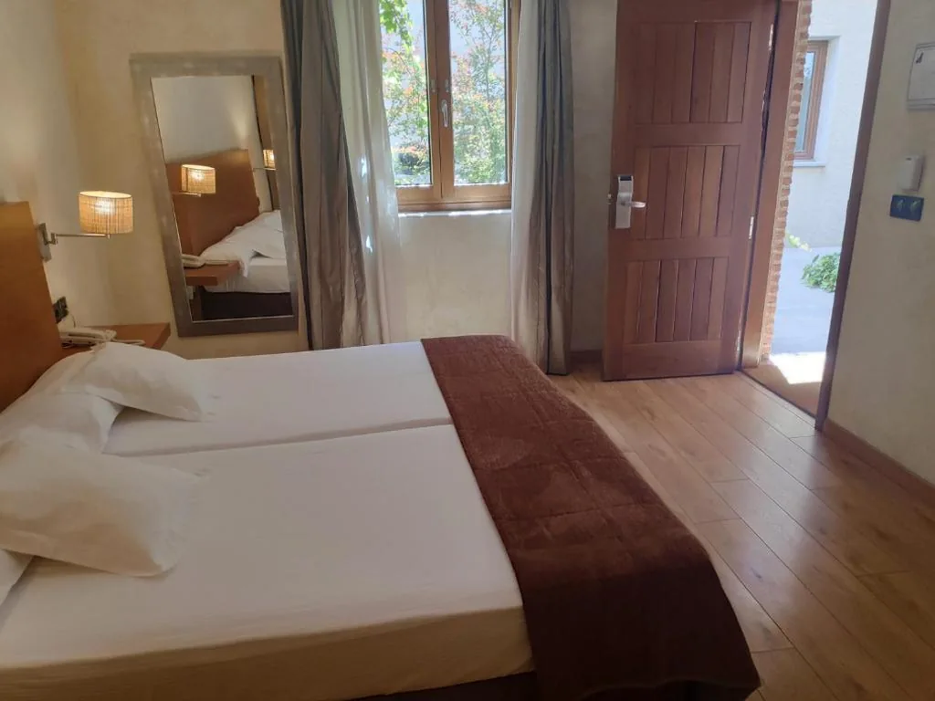 Standard Twin Room — Hotel Las Leyendas