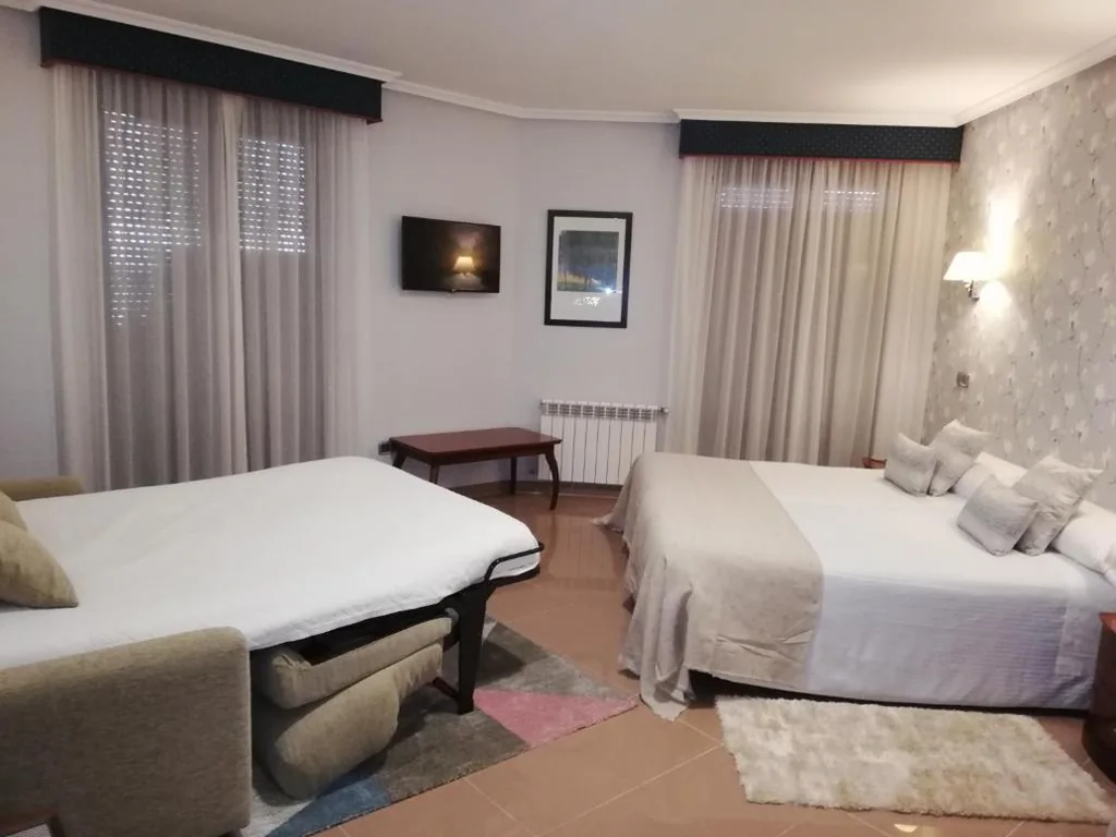 Habitación Doble con cama supletoria - 2 camas — Hotel Las Moradas