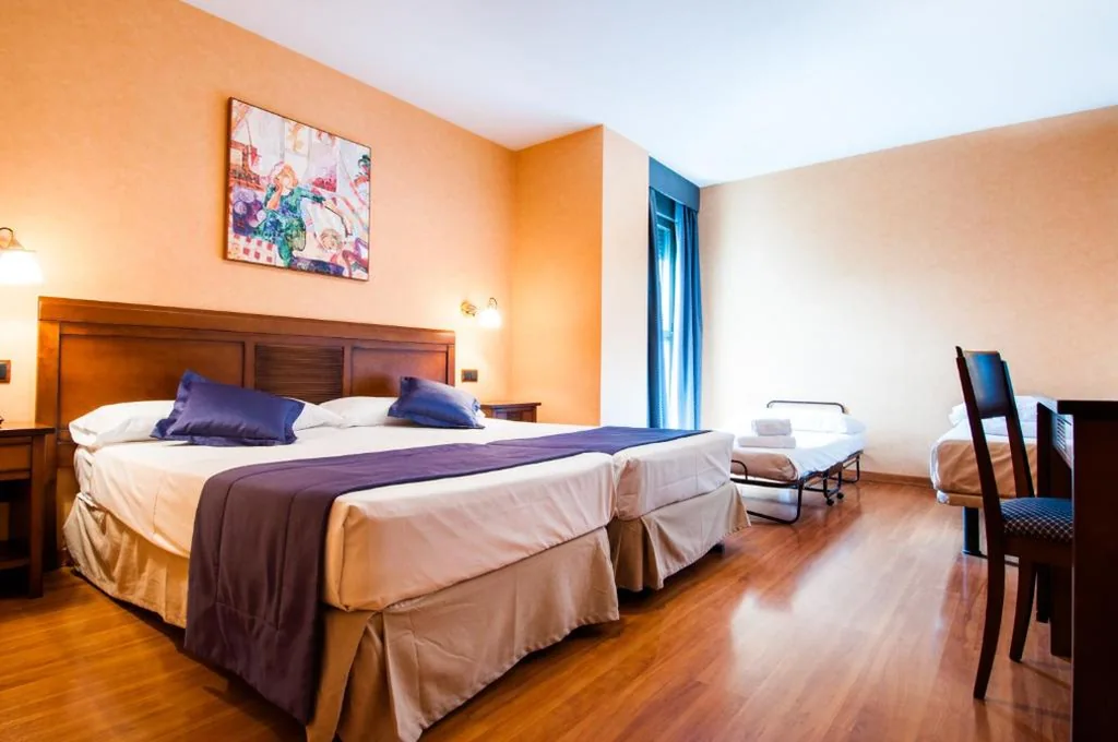 Habitación Cuádruple Confort — Hotel Las Provincias