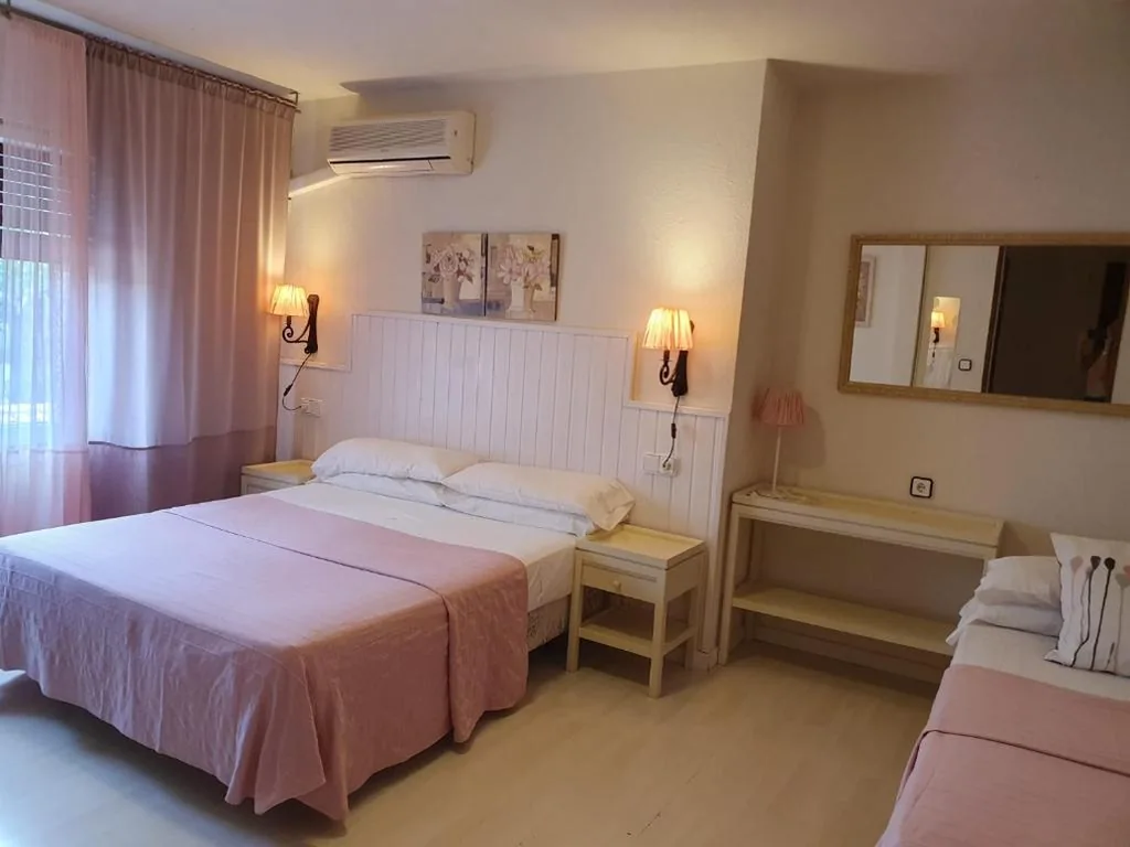 Habitación Triple — Hotel Las Truchas