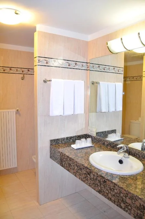 Habitación Doble - 2 camas - Mansard — Hotel Lasa Sport